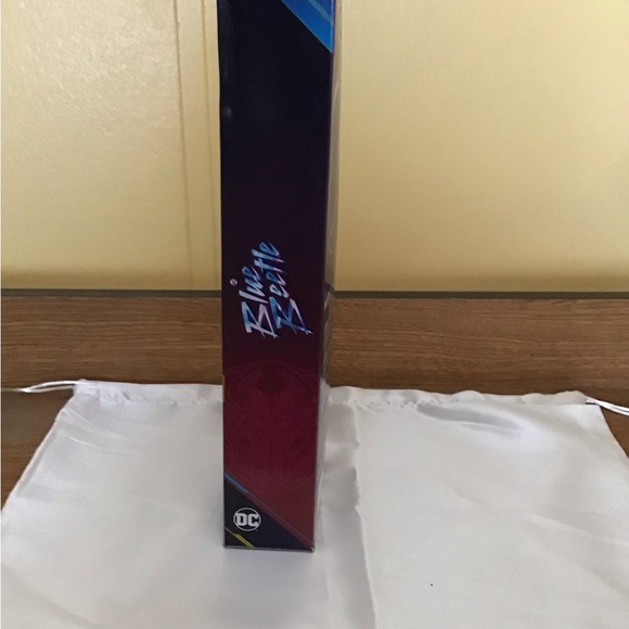 DC Blue Beetle Heroic Figure Brand new still in box - Picture 3 of 6